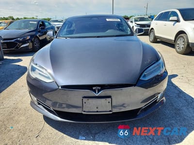 Piąte zdjęcie samochodu w środku: 2019 TESLA MODEL S VIN:5YJSA1E4XKF331275 - miniatura