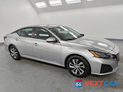 Czwarte zdjęcie samochodu z boku: 2023 NISSAN ALTIMA S VIN:1N4BL4BV3PN385816 - miniatura