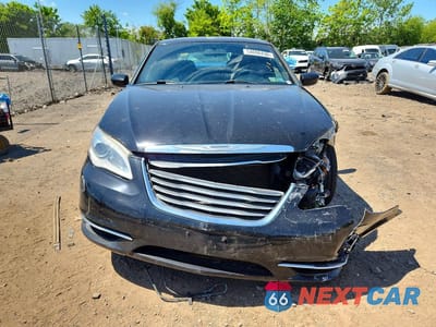 Piąte zdjęcie samochodu w środku: 2014 CHRYSLER 200 LX VIN:1C3CCBABXEN211852 - miniatura