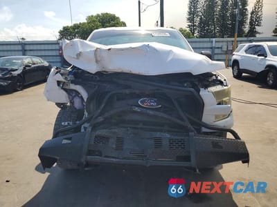 Piąte zdjęcie samochodu w środku: 2017 FORD F150 SUPER CAB VIN:1FTEX1EP8HKC10486 - miniatura
