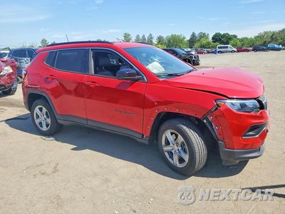 Czwarte zdjęcie samochodu z boku: 2023 JEEP COMPASS LATITUDE VIN:3C4NJDBN6PT515648 - miniatura