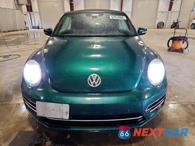 Piąte zdjęcie samochodu w środku: 2017 VOLKSWAGEN BEETLE S/SE VIN:3VW517AT2HM809946 - miniatura