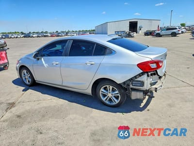 Drugie zdjęcie samochodu z przodu: 2018 CHEVROLET CRUZE LT VIN:1G1BE5SMXJ7248300 - miniatura