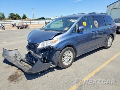 2014 TOYOTA SIENNA XLE 8-PASSENGER 5TDYK3DC6ES477295 - główne zdjęcie licytacji z USA - miniatura