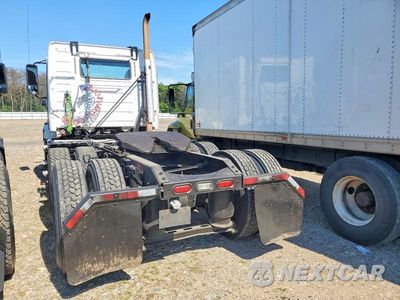 Trzecie zdjęcie samochodu z tyłu: 2017 VOLVO VNL SEMI TRUCK VIN:4V4NC9EG1HN980381 - miniatura