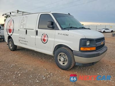 Czwarte zdjęcie samochodu z boku: 2017 CHEVROLET EXPRESS G2500 VIN:1GCWGBFG2H1347020 - miniatura