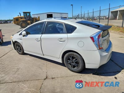 Drugie zdjęcie samochodu z przodu: 2013 TOYOTA PRIUS THREE VIN:JTDKN3DU3D5549175 - miniatura