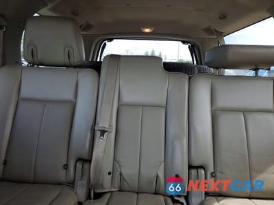 Zdjęcie 10 z 14 samochodu: 2007 FORD EXPEDITION EL LIMITED VIN:1FMFK20567LA08197 - miniatura