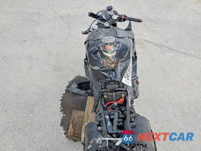 Zdjęcie 6 z 9 samochodu: 2006 YAMAHA YZFR1 VIN:JYARN15E36A005002 - miniatura