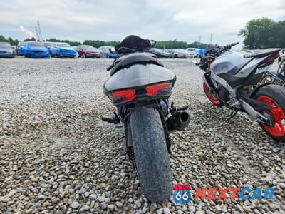 Czwarte zdjęcie samochodu z boku: 2023 SUZUKI GSX1300 RR VIN:JS1EJ11B5P7100177 - miniatura