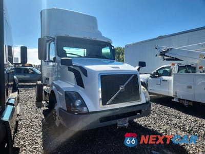 2016 VOLVO VNL SEMI TRUCK 4V4N39TG7GN965630 - główne zdjęcie licytacji z USA - miniatura