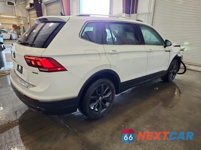 Trzecie zdjęcie samochodu z tyłu: 2022 VOLKSWAGEN TIGUAN SE VIN:3VV2B7AX0NM035683 - miniatura