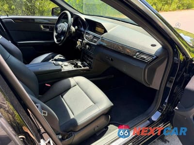 Zdjęcie 8 z 10 samochodu: 2011 MERCEDES-BENZ E 350 4MATIC VIN:WDDHF8HB0BA325966 - miniatura