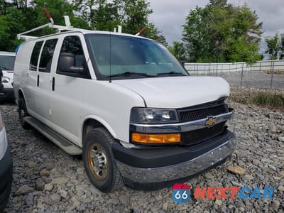 Czwarte zdjęcie samochodu z boku: 2021 CHEVROLET EXPRESS G2500 VIN:1GCWGAF75M1240967 - miniatura