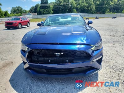 Piąte zdjęcie samochodu w środku: 2018 FORD MUSTANG VIN:1FA6P8TH4J5185492 - miniatura