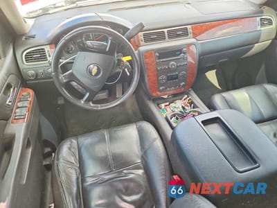 Zdjęcie 8 z 13 samochodu: 2010 CHEVROLET SUBURBAN K1500 LT VIN:1GNUKJE38AR244469 - miniatura