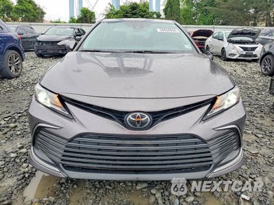 Piąte zdjęcie samochodu w środku: 2022 TOYOTA CAMRY XLE AUTOMATIC VIN:4T1C11AK6NU633808 - miniatura