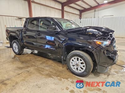 Czwarte zdjęcie samochodu z boku: 2026 TOYOTA TACOMA SR5 VIN:3TMKB5FN4TM066720 - miniatura