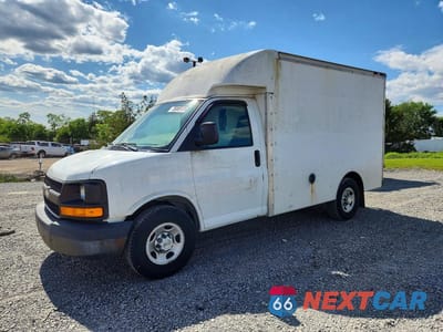2004 CHEVROLET EXPRESS DELIVERY TRUCK 1GBHG31U541208459 - główne zdjęcie licytacji z USA - miniatura