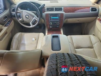 Zdjęcie 8 z 13 samochodu: 2013 CHEVROLET SUBURBAN K1500 LTZ VIN:1GNSKKE70DR304684 - miniatura