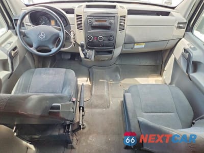 Zdjęcie 8 z 14 samochodu: 2012 MERCEDES-BENZ SPRINTER 2500 DELIVERY VAN VIN:WD3PE8CC3C5717465 - miniatura
