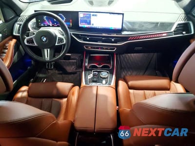 Zdjęcie 8 z 14 samochodu: 2025 BMW X7 M60I VIN:5UX33EM04S9X32138 - miniatura