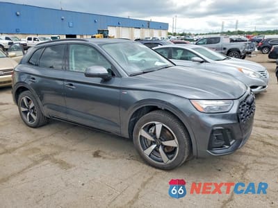 Czwarte zdjęcie samochodu z boku: 2023 AUDI Q5 PREMIUM PLUS 45 VIN:WA1EAAFY2P2143109 - miniatura