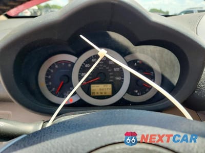 Zdjęcie 9 z 13 samochodu: 2008 TOYOTA RAV4 LIMITED VIN:JTMBK31V786030300 - miniatura