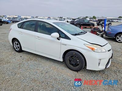Czwarte zdjęcie samochodu z boku: 2014 TOYOTA PRIUS THREE VIN:JTDKN3DU7E1744110 - miniatura
