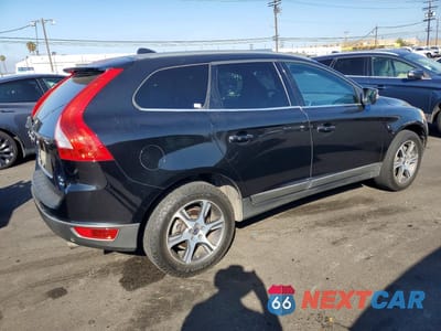 Trzecie zdjęcie samochodu z tyłu: 2013 VOLVO XC60 T6 VIN:YV4902DZ2D2449599 - miniatura