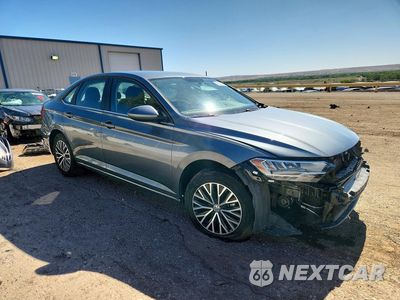 Czwarte zdjęcie samochodu z boku: 2021 VOLKSWAGEN JETTA S VIN:3VWC57BU1MM086507 - miniatura