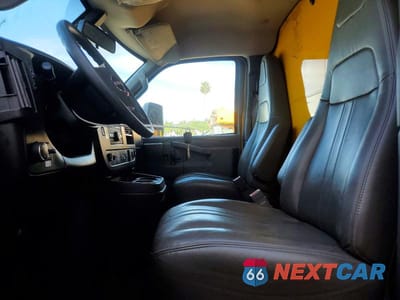Zdjęcie 7 z 14 samochodu: 2022 GMC SAVANA BOX TRUCK VIN:7GZ37TC78NN004507 - miniatura