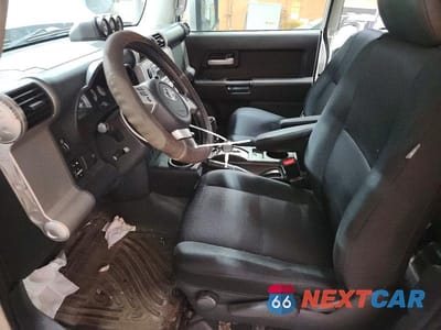 Zdjęcie 7 z 13 samochodu: 2014 TOYOTA FJ CRUISER BASE VIN:JTEBU4BF4EK187563 - miniatura