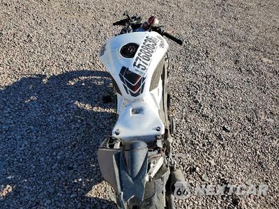 Zdjęcie 6 z 8 samochodu: 2010 APRILIA RSV4 R VIN:ZD4RKC019AS000181 - miniatura