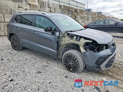 Czwarte zdjęcie samochodu z boku: 2025 VOLKSWAGEN TAOS SE VIN:3VVEC7B25SM046462 - miniatura