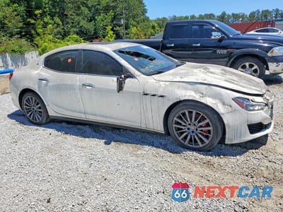 Czwarte zdjęcie samochodu z boku: 2019 MASERATI GHIBLI VIN:ZAM57XSA8K1328257 - miniatura
