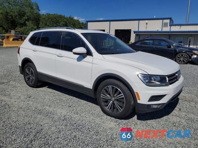 Czwarte zdjęcie samochodu z boku: 2018 VOLKSWAGEN TIGUAN SE VIN:3VV3B7AX2JM023209 - miniatura