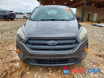 Piąte zdjęcie samochodu w środku: 2018 FORD ESCAPE S VIN:1FMCU0F77JUA01951 - miniatura