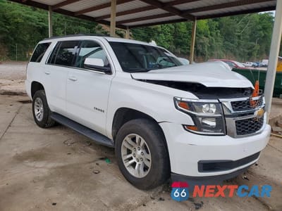 Czwarte zdjęcie samochodu z boku: 2019 CHEVROLET TAHOE K1500 LS VIN:1GNSKAKC6KR352571 - miniatura