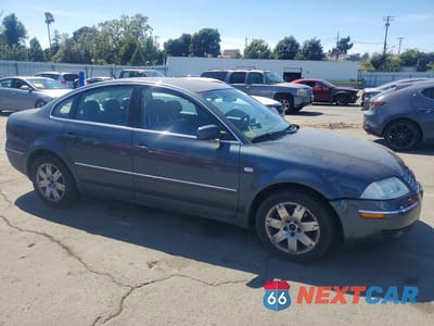 Czwarte zdjęcie samochodu z boku: 2003 VOLKSWAGEN PASSAT GLX 4MOTION VIN:WVWTH63B53P185065 - miniatura