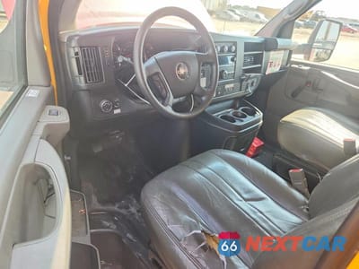 Zdjęcie 8 z 13 samochodu: 2015 GMC SAVANA CUTAWAY G3500 VIN:1GD374CG2F1168312 - miniatura