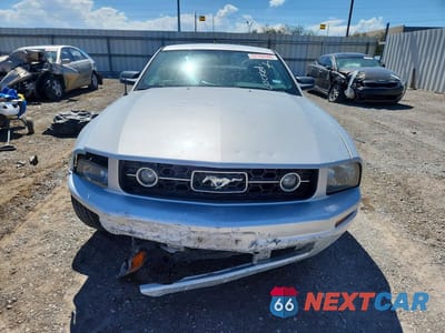 Piąte zdjęcie samochodu w środku: 2006 FORD MUSTANG VIN:1ZVFT80N865204758 - miniatura