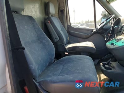 Zdjęcie 11 z 13 samochodu: 2005 DODGE SPRINTER 2500 DELIVERY VAN VIN:WD2PD744855745886 - miniatura