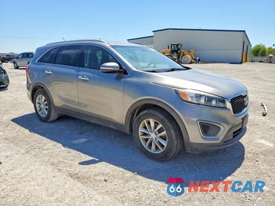 Czwarte zdjęcie samochodu z boku: 2017 KIA SORENTO LX VIN:5XYPGDA33HG281727 - miniatura