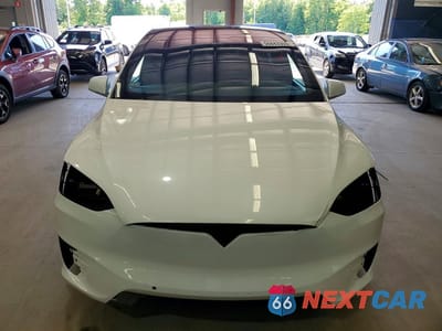 Piąte zdjęcie samochodu w środku: 2016 TESLA MODEL X VIN:5YJXCBE2XGF027827 - miniatura
