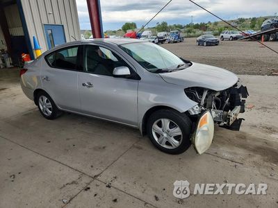 Czwarte zdjęcie samochodu z boku: 2014 NISSAN VERSA 1.6 S VIN:3N1CN7AP7EL823119 - miniatura
