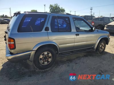 Trzecie zdjęcie samochodu z tyłu: 1999 NISSAN PATHFINDER XE VIN:JN8AR05S8XW290410 - miniatura