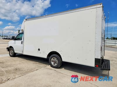 Drugie zdjęcie samochodu z przodu: 2022 GMC SAVANA DELIVERY TRUCK VIN:1GD07SF75N1226463 - miniatura