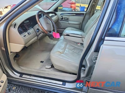 Zdjęcie 7 z 12 samochodu: 2006 LINCOLN TOWN CAR SIGNATURE LIMITED VIN:1LNHM82W36Y620578 - miniatura