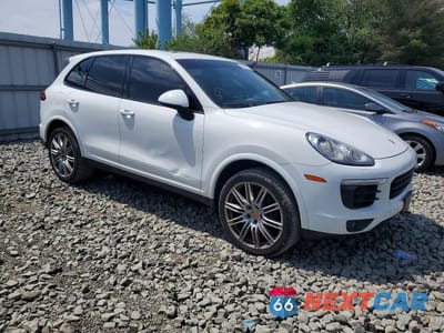 Czwarte zdjęcie samochodu z boku: 2017 PORSCHE CAYENNE VIN:WP1AA2A24HKA81676 - miniatura